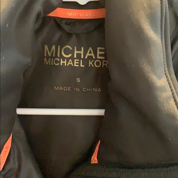 Michael Kors down vest perfect for Fall 🍁 - Picture 2 of 3
